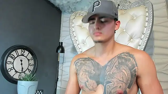 elliot_colton live cam on StripChat