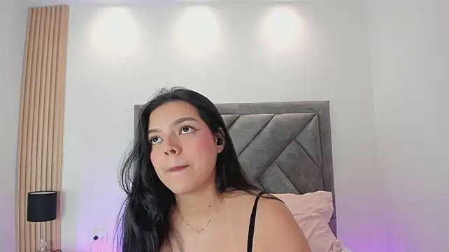 ViolettaRousee_ live cam on StripChat