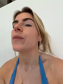 oliviafranciis live cam on StripChat