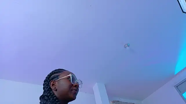 ZahhyFrequency live cam on StripChat