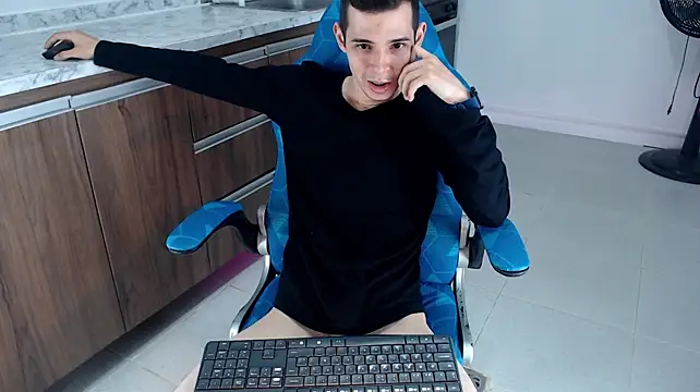 Brandon_Wolf live cam on StripChat