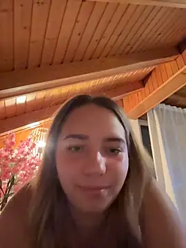 Naomi-Klein live cam on StripChat