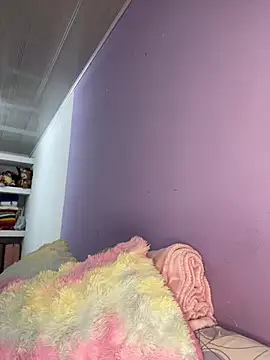 marianahb-e (F young) - Finger in pussy