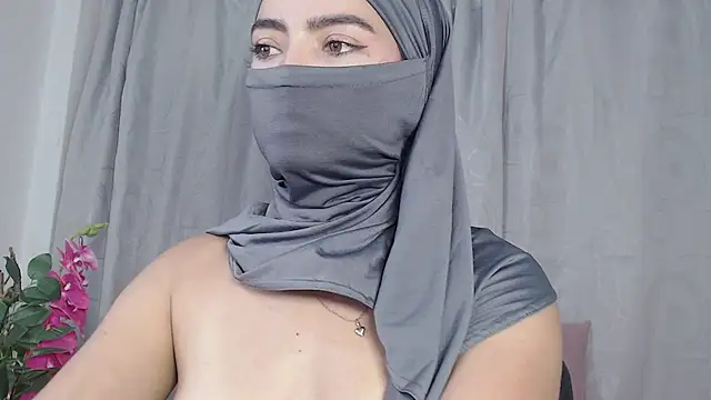jade_nassar (F young) - spankings on the ass x20