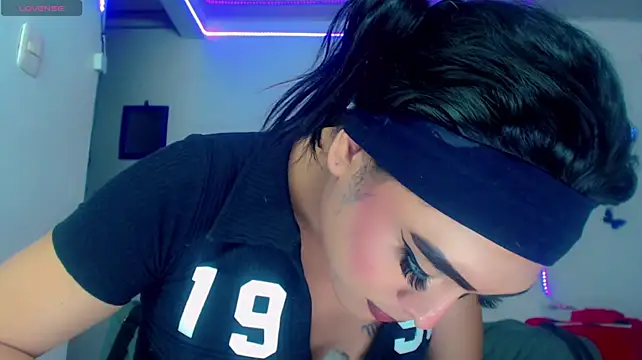Perla_Hotcortes live cam on StripChat