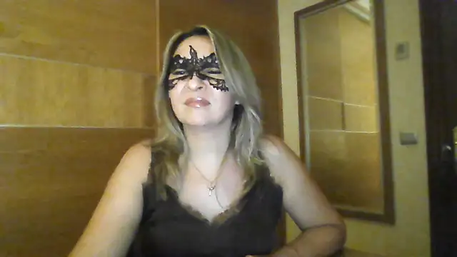 Nayelik live cam on StripChat