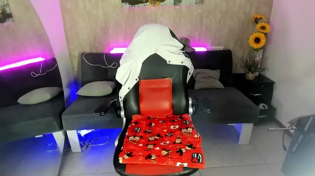 anna_moon11 (F teen) - show tits