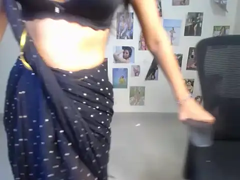 sweety_gaur live cam on StripChat