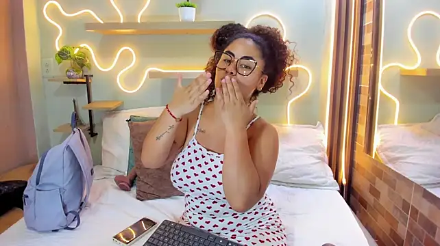 amber_milers (F teen) - NAKED FULL + SPANKS ASS