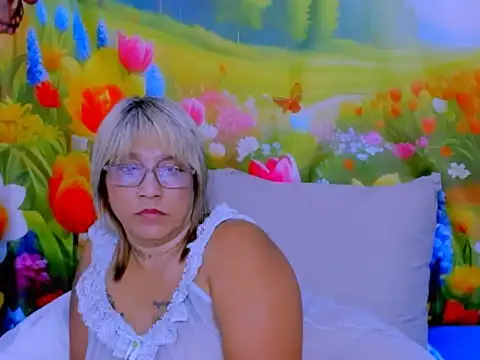 indianroxy (F mature) - make me wet n dripping