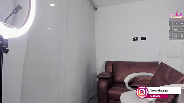 alexandra_ra (F young) - all naked and fingers pussy