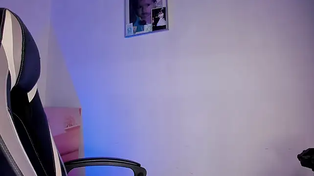 PaigeJayden live cam on StripChat