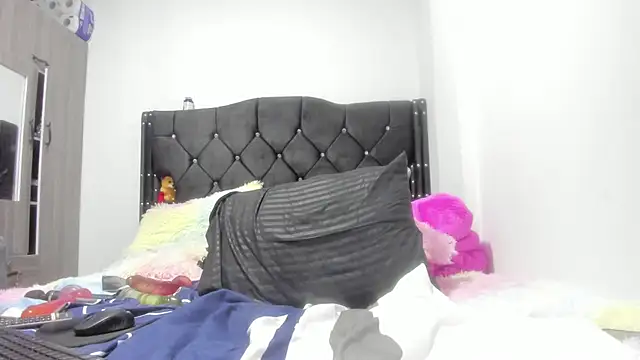 naya_10 live cam on StripChat
