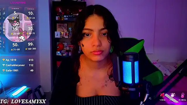 Lovelyamyy live cam on StripChat