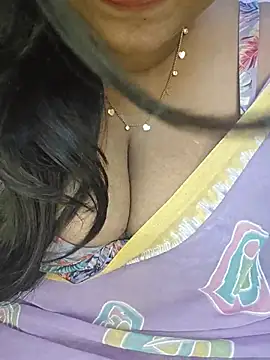 Curvy_Pooja