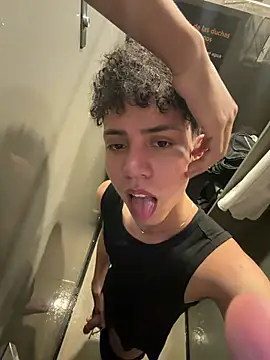 yoursexyjose live cam on StripChat