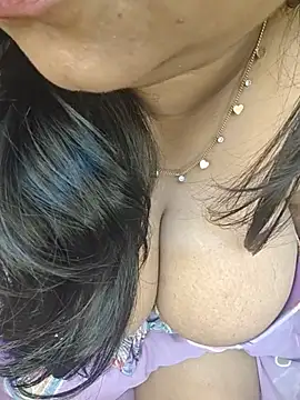Curvy_Pooja