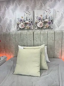SaraLugo live cam on StripChat