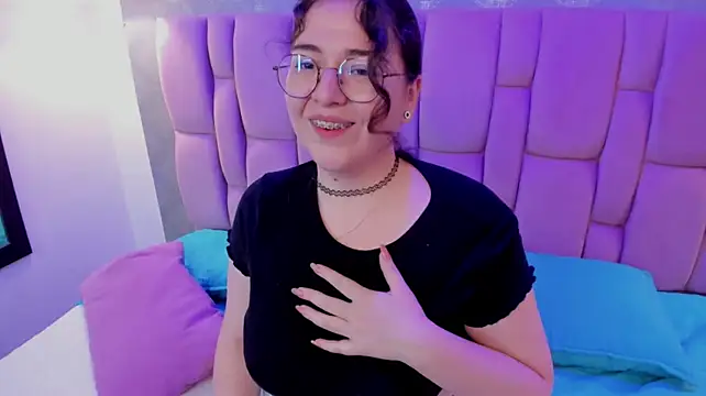 Lily-Moon_ live cam on StripChat