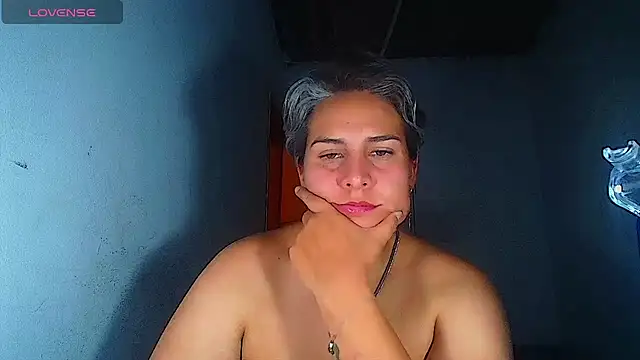 Yessi_rousse live cam on StripChat