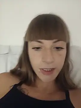 Cristina02 live cam on StripChat