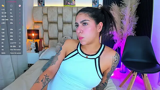 little_sophie18 live cam on StripChat