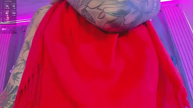 Nayla-Mouna live cam on StripChat