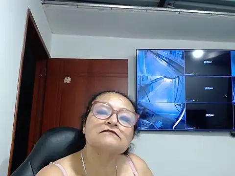 _BellaNocturna live cam on StripChat