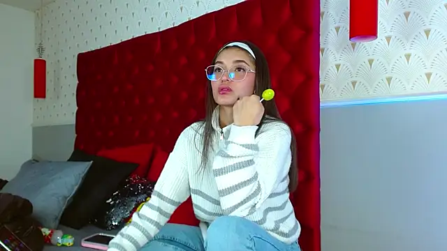 MoreAlice live cam on StripChat
