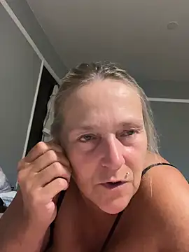 Blondnboujee53 live cam on StripChat