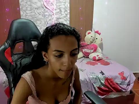 luisa_lan12 live cam on StripChat