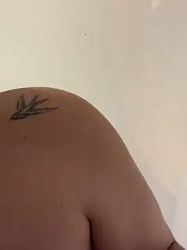 Kaarol69 live cam on StripChat