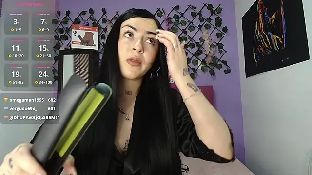 Emmie_Hot live cam on StripChat