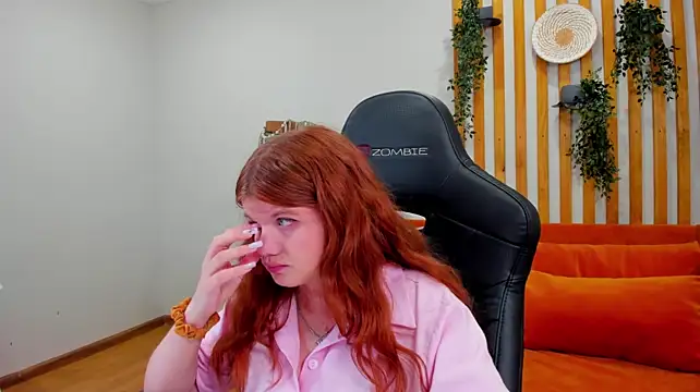 ChloeHalses live cam on StripChat
