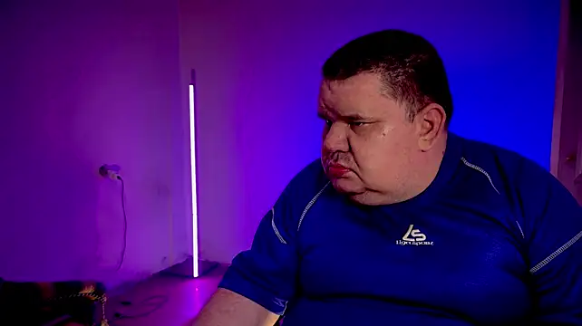 chubby_daddy live cam on StripChat