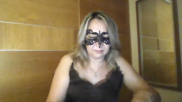 Nayelik live cam on StripChat