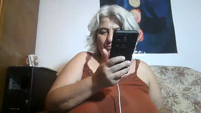 ExquisiteMature live cam on StripChat