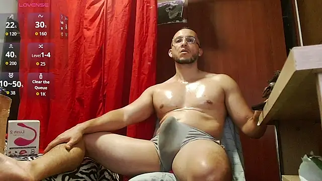 MarcusMilarc live cam on StripChat