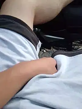MrStreetGuy live cam on StripChat