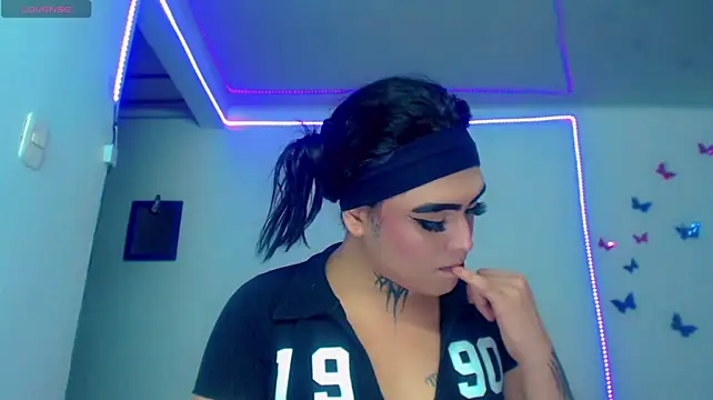 Perla_Hotcortes live cam on StripChat