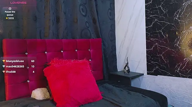 sofiamoreno_ (F milf) - show pussy + dildo