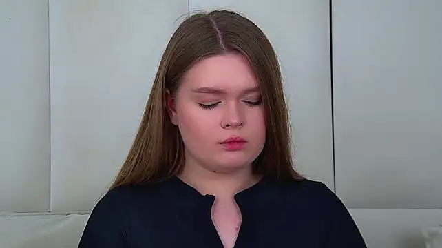 CrystalLyons live cam on StripChat