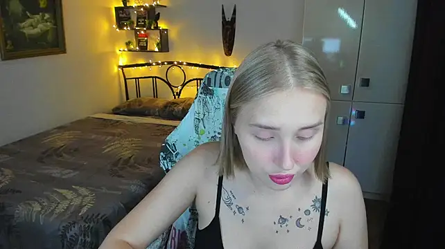 CrazyBitchInLace 🍖 live naked chat