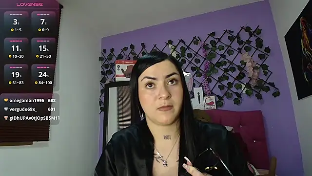 Emmie_Hot live cam on StripChat