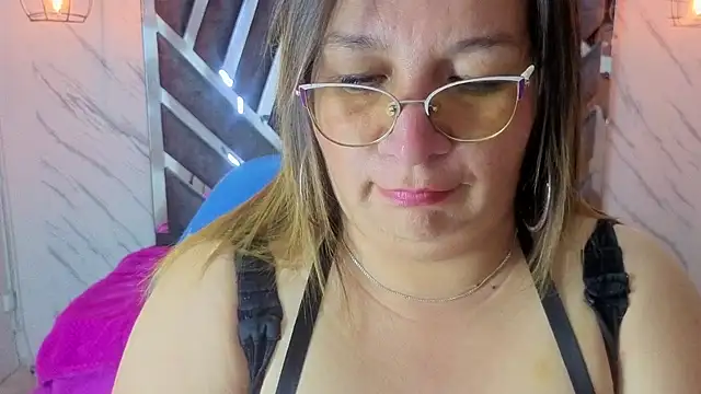 MaylinRosse_ live cam on StripChat