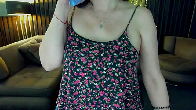 IrissMoon live cam on StripChat