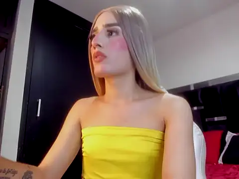 Miranda_bigcock3 live cam on StripChat