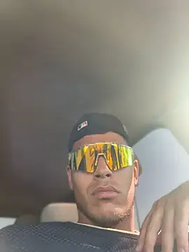 StrokingDaddy4 live cam on StripChat