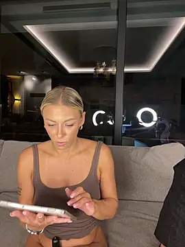 SexOnMyLvL live cam on StripChat