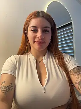 AtheneaRossi live cam on StripChat